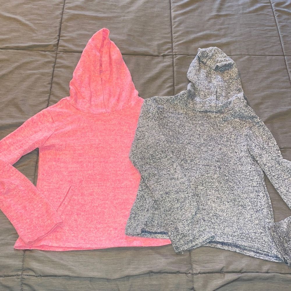 Simply styled 2pk girls hoodies size small